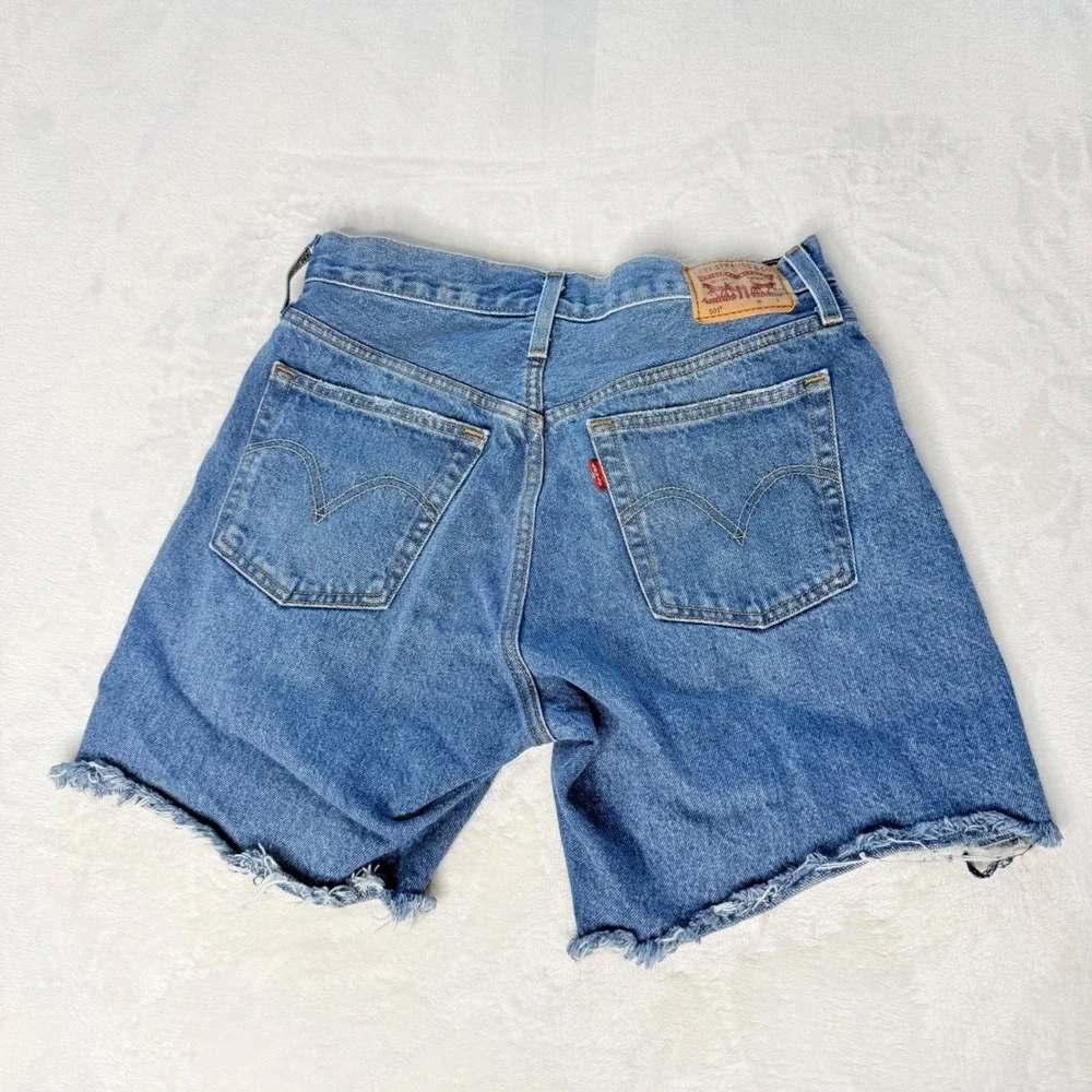 Levis 501 Original Cutoff Denim Shorts Medium Wash‎ Distressed Blue  30